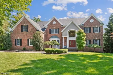 4 Forest View Dr, Bridgewater Twp, NJ 08836