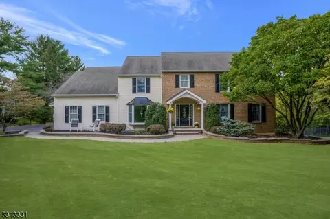 17 Oak Hill Rd, Branchburg, NJ 08853