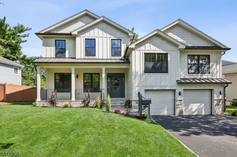 105 Squire Hill Rd, Montclair, NJ 07043