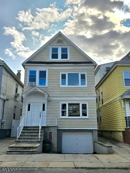 172 W 31 St, Bayonne, NJ 07002