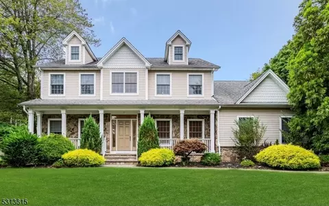 1 Cherry Blossom Ln, Scotch Plains, NJ 07076