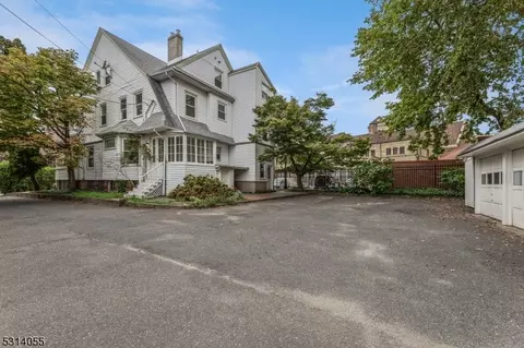 16 Trinity Pl, Montclair, NJ 07042 photo 3