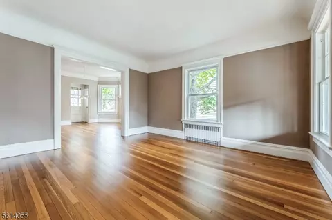 16 Trinity Pl, Montclair, NJ 07042 photo 4