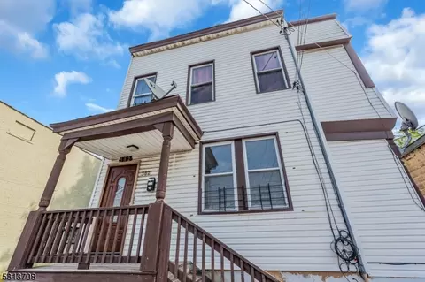382 S 10th St, Newark, NJ 07103