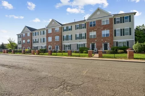 8 Tory Jack Ter, South Bound Brook, NJ 08880