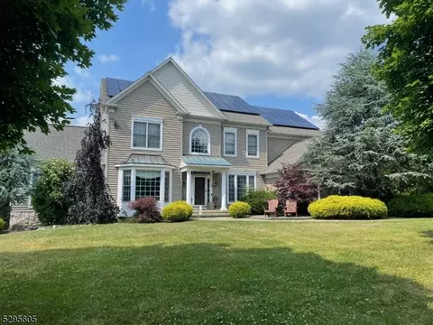 24 Spruce Hollow Rd, Green Brook, NJ 08812