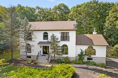 3 Reality Dr, Kinnelon, NJ 07405