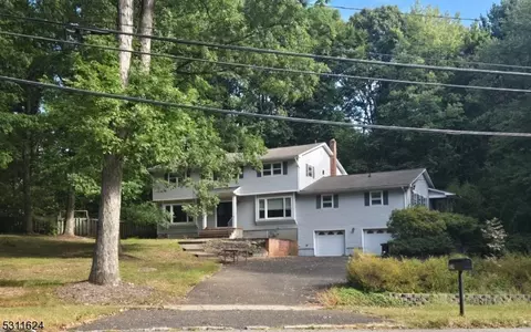 329 Eyland Ave, Roxbury Twp, NJ 07876
