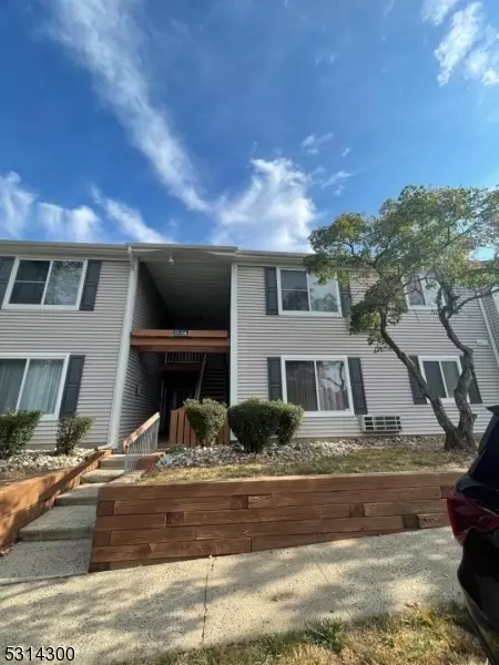 61 Marlowe Ct, Somerset, NJ 08873