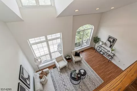 718 Firethorn Dr, Union, NJ 07083