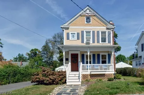 34 Central Ave, Butler, NJ 07405