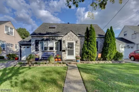 31 Carol Ln, Clifton, NJ 07012