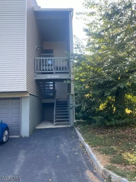613 Spruce Hills Dr, Glen Gardner, NJ 08826