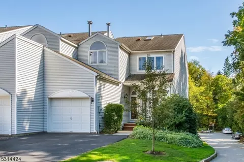 15 St Charles Ave, Hewitt, NJ 07421