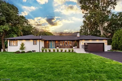 11 Tancin Ln, Clifton, NJ 07013