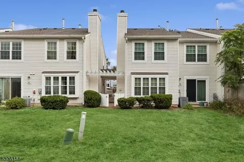 30 Almond Dr, Franklin Twp, NJ 08873