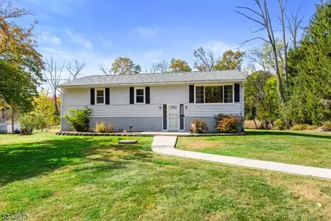67 Green Pond Rd, Belvidere, NJ 07823