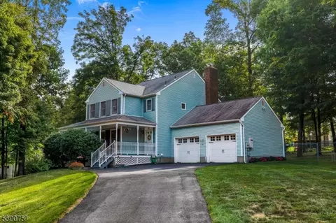 4 Lisa Dr, Mount Olive, NJ 07828