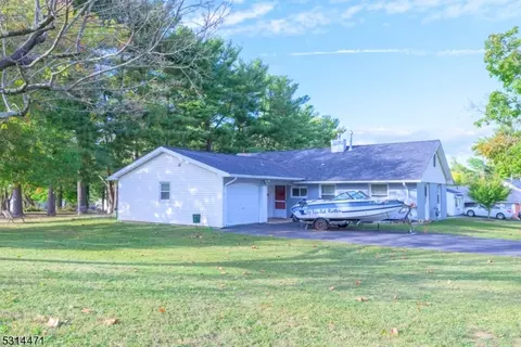 1 Montclair Ln, Willingboro, NJ 08046