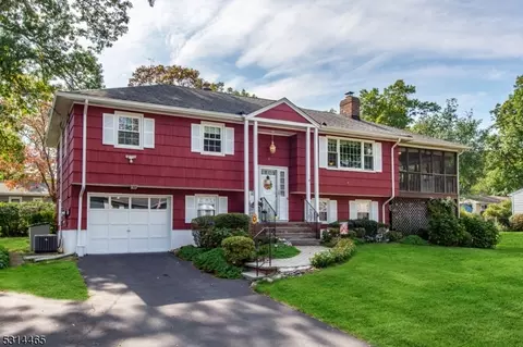 10 Hopi Trl, Jefferson, NJ 07438