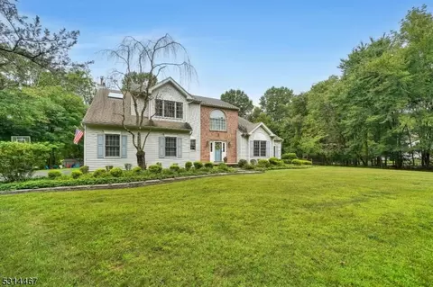 1 Thomas Farm Ln, Long Valley, NJ 07853