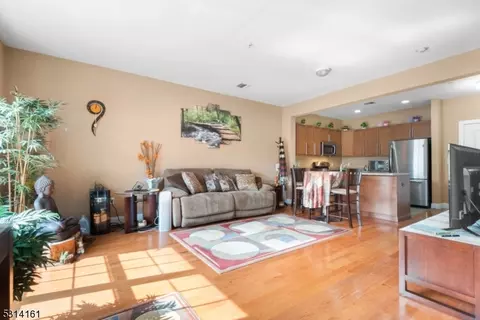 1110 Windsor Park Ct, Englewood, NJ 07631