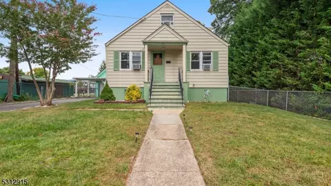 211 Pine St, Roselle, NJ 07203