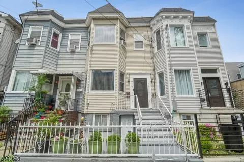 64 12 Lincoln St, Jersey City, NJ 07307
