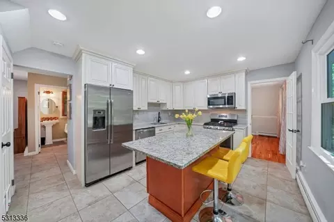 31 Spring Ln, Washington Twp, NJ 07853