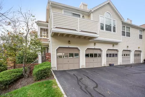 21 Pheasant Brook Ct, Bedminster, NJ 07921