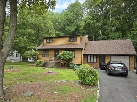 24 Fawn Lake Rd, Hardyston, NJ 07460