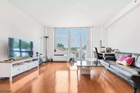 600 12th St #505, Palisades Park, NJ 07650