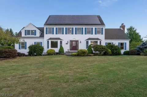 17 Litton Rd, Flemington, NJ 08822
