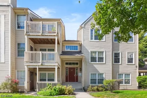 34 Spruce Ct #105, Clifton, NJ 07014