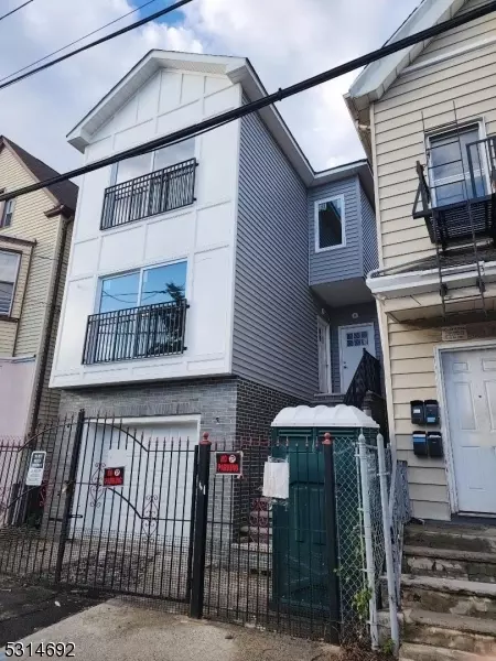 48 Parkhurst St, Newark, NJ 07114