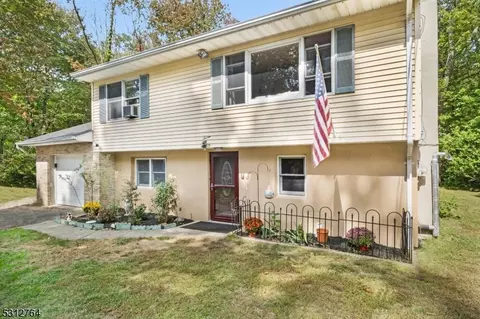 7 Russell Rd, Stanhope, NJ 07874