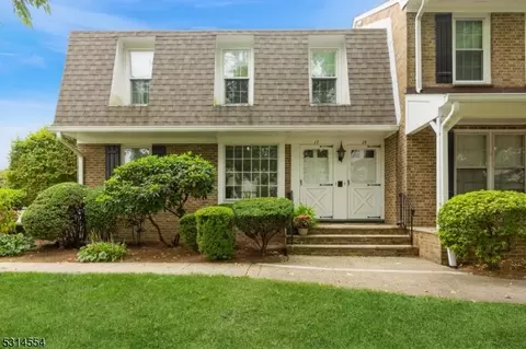 17 Briarwood Path, Clark, NJ 07066
