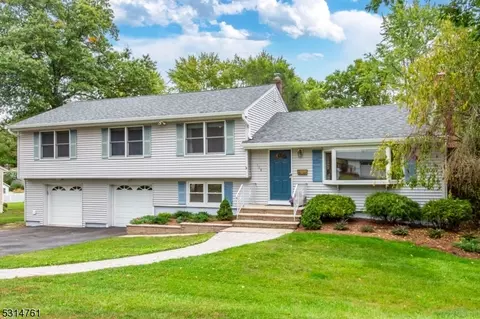 108 Elmwood Pl, Wyckoff, NJ 07481