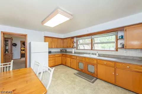 467 Alps Rd, Wayne, NJ 07470 photo 3