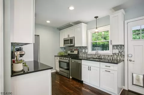 18 Grenada Pl, Montclair, NJ 07042 photo 11