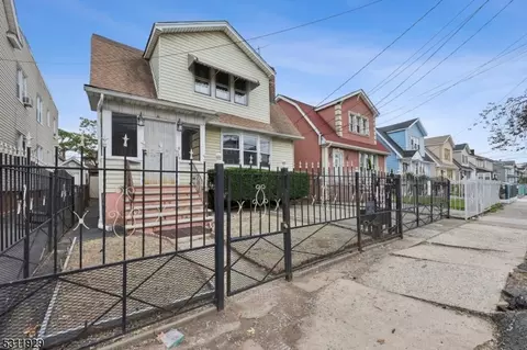 369 N 11th St, Newark, NJ 07107