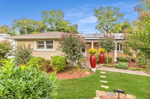 28 Deerfield Dr, Florham Park, NJ 07932
