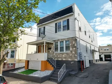 705 N 7th St, Newark, NJ 07107