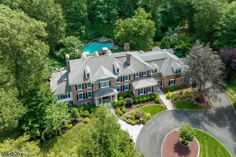 10 Oak Forest Ln, Mendham, NJ 07945