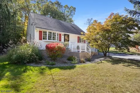 20 Cleveland Dr, West Milford, NJ 07480