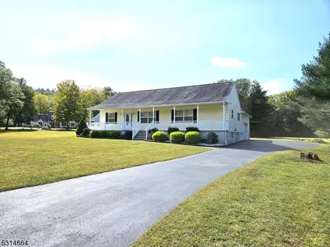 2 Minisink Dr, Montague, NJ 07827