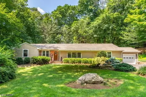 11 Glenwood Dr, Montville, NJ 07045