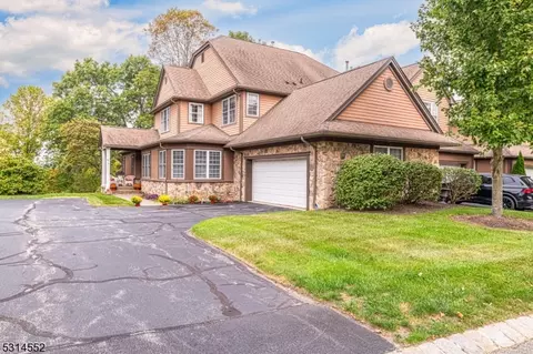 49 Bracken Hill Rd, Hamburg, NJ 07419