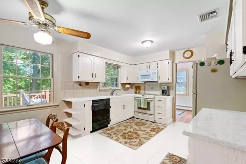17 Jay Dr, Randolph, NJ 07869 photo 4