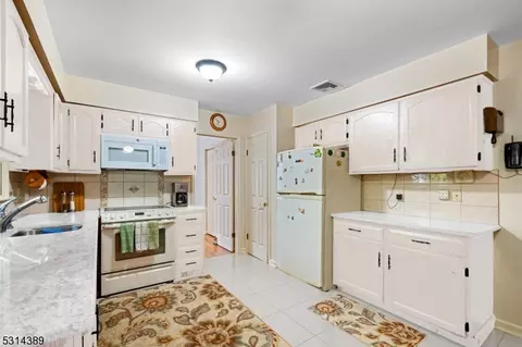 17 Jay Dr, Randolph, NJ 07869 photo 6